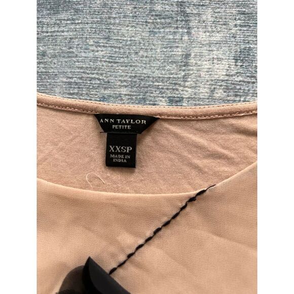 Ann Taylor Petite Cream Beige Textured Tee XXSP - Picture 7 of 11